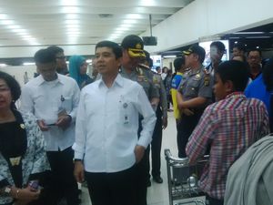 Sidak ke Bandara Soeta, MenPANRB Kritik Antrean Bagasi Lion Air yang Lama Sidak ke Bandara Soeta, MenPANRB Kritik Antrean Bagasi Lion Air yang Lama