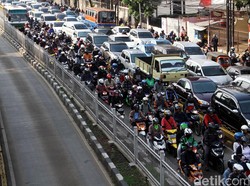 Perhatikan Hal Berikut ketika Menyalip di Jalur Padat