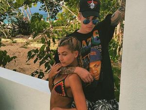 Hailey Baldwin Curhat Soal Susahnya Pacaran dengan Justin Bieber