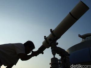 Mengenal Teropong Bintang: Fungsi dan Jenis-jenisnya Mengenal Teropong Bintang: Fungsi dan Jenis-jenisnya