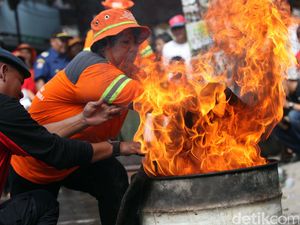 Bocah Sukabumi Luka Bakar Usai Terperosok ke Kobaran Api Saat Bersepeda