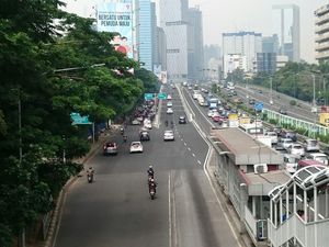 Perempatan Kuningan Masih Macet, Flyover Baru Sepi Peminat Perempatan Kuningan Masih Macet, Flyover Baru Sepi Peminat