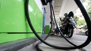 Premium, Pertamax dan Solar Turun Harga