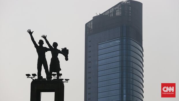 Monumen Selamat Datang adalah sebuah monumen yang terletak di tengah Bundaran Hotel Indonesia, Jakarta, Selasa, 5 Januari 2016. Monumen yang didesaion oleh Edhi Sunarso ini berupa patung sepasang manusia yang sedang menggenggam bunga dan melambaikan tangan. CNN Indonesia/Safir Makki