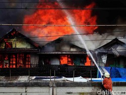 Kebakaran Rumah Kontrakan di Kramat Jati Jaktim, 9 Mobil Damkar Dikerahkan