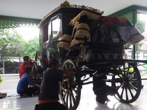 Jelang Jumeneng Dalem Paku Alam X, Kereta-Kereta Pusaka Jalani Perbaikan