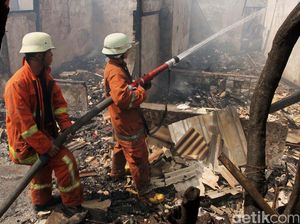 2 Rumah di Duren Sawit Jaktim Terbakar, 1 Orang Terluka Bakar