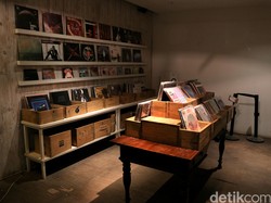 Toko Musik Khusus Piringan Hitam Pun Masih Bertahan