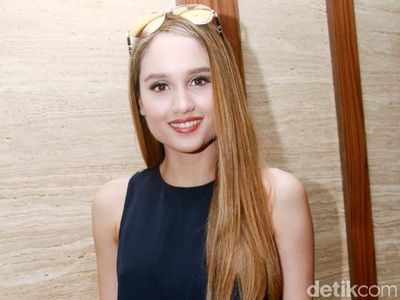 Si Cantik Cinta Laura yang Lagi Kasmaran