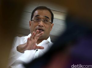 Menhub Jungkir Balik Turunkan Tarif Pesawat Menhub Jungkir Balik Turunkan Tarif Pesawat