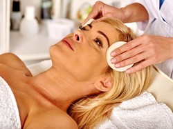 Chemical Peeling, Metode Pengelupasan Kulit untuk Wajah Lebih Mulus & Cerah