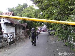 Isi Tas Ransel yang Diduga Berisi Bom Berisi Seperangkat Alat Mandi