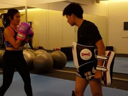 Ciaat! Dian Sastro Latihan Muay Thai Bareng Kim Jong Un