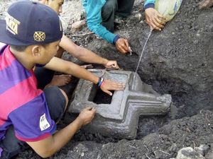 Lingga Yoni Ditemukan di Sawah Milik Warga Lamongan
