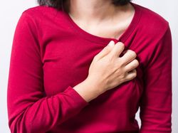 Dada Berdebar Cepat dan Saraf Sering Ngilu, Penyebabnya Apa ya Dok?