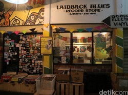 Laris-Manis! Pasar Santa Lumbung Alternatif Karya Musik Fisik