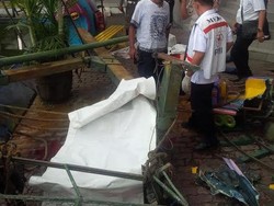 Puslabfor Polda Jatim Selidiki Tiga Pekerja Tewas dari Atap Supermarket