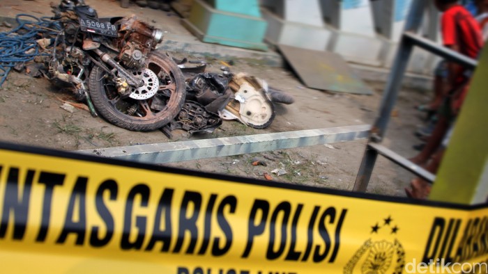 Garis Polisi di Kecelakaan Motor Garis polisi atau police line. dikhy sasra/ilustrasi/detikfoto
