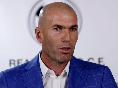 Zidane Gantikan Benitez Latih Madrid