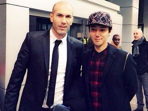 Yesung SuJu Pamer Foto Bareng Zinedine Zidane