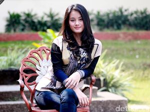 Suka Film atau Sinetron, Dinda Hauw?