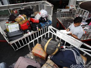 Tarif Bagasi Pesawat Bebani Biaya Penumpang, Begini Siasatinya Tarif Bagasi Pesawat Bebani Biaya Penumpang, Begini Siasatinya