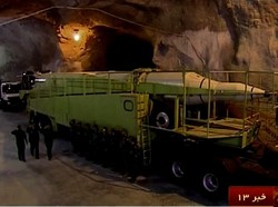 Bersitegang dengan Arab Saudi, Iran Pamerkan Rudal Balistik Terbaru