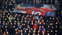 Fans Liverpool terus memberikan dukungan kepada tim kesayangannya. Carl Recine/Reuters/detikFoto.