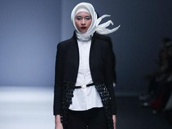 Foto: Koleksi Desainer Hijab yang Cocok Dipakai ke Kantor Tahun Ini