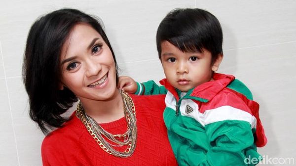 Enno Lerian dan Putra Kesayangannya