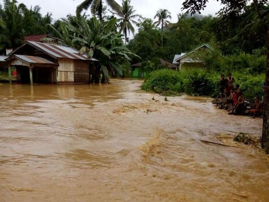 Sungai Lawo Sulsel Meluap, 3 Kecamatan Banjir-2 Rumah Hanyut