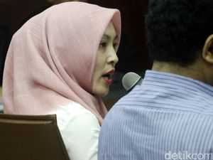 Angie ke Nazaruddin: Saya ini Seperti Debu di Bawah Keset Bapak
