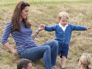 Pangeran William Wariskan Miniatur Aston Martin untuk Anak