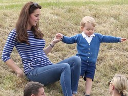 Pangeran William Wariskan Miniatur Aston Martin untuk Anak