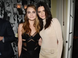 Kendall Jenner & Cara Delevingne Dikabarkan Buat Label Busana Bernama CaKe