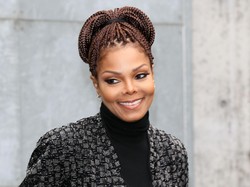 Hamil, Janet Jackson Muncul di Publik Pakai Penutup Kepala Mirip Hijab