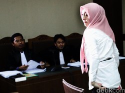 Masih Dipenjara, Bagaimana Hubungan Angelina Sondakh dan Anak?