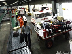 CCTV yang Memelototi Aksi Para Porter di Bandara Soekarno-Hatta