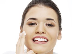 6 Manfaat Masker Yoghurt Untuk Wajah