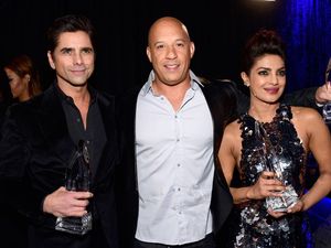 Intip Keseruan Artis di Backstage People Choice Awards 2016 Intip Keseruan Artis di Backstage People Choice Awards 2016