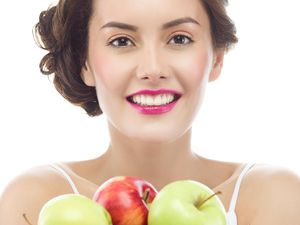 Kalau Ingin Gigi Lebih Putih Alami, Gunakan 6 Bahan Ini