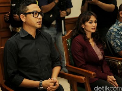 Lembu Dingin, Masayu Tersenyum di Sidang Cerai