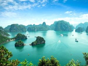 Aduh, Ha Long Bay... Kamu Cantik tapi Kok Dipenuhi Sampah Sih! Aduh, Ha Long Bay... Kamu Cantik tapi Kok Dipenuhi Sampah Sih!