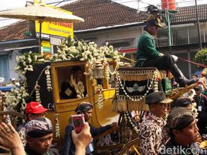 Kirab Ageng Jumeneng Dalem KGPAA Paku Alam X