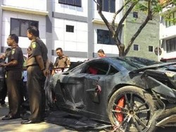 Tersangka dan Barang Bukti Kasus Lamborghini Diserahkan Kejari