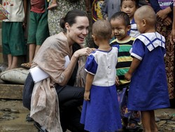 Menolong Orang Bisa Menenangkan Mood Seperti Minum Paracetamol