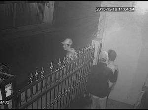 Aksi Perampok Modus Bertamu di Cipayung Terekam CCTV, Ini Penampakannya