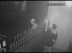 Aksi Perampok Modus Bertamu di Cipayung Terekam CCTV, Ini Penampakannya