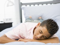 Hobi Tidur Tengkurap? Kata Pakar Pencernaan, Ini Efek Buruknya