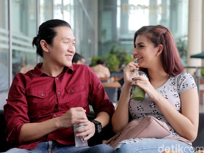 Deasy Bouman dan Pacarnya yang Sekaligus Partner Dota
